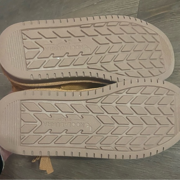 Kookaburra by UGGS, The Victoria Boot w/ bow decorative details, size 4, EUC - Picture 8 of 8